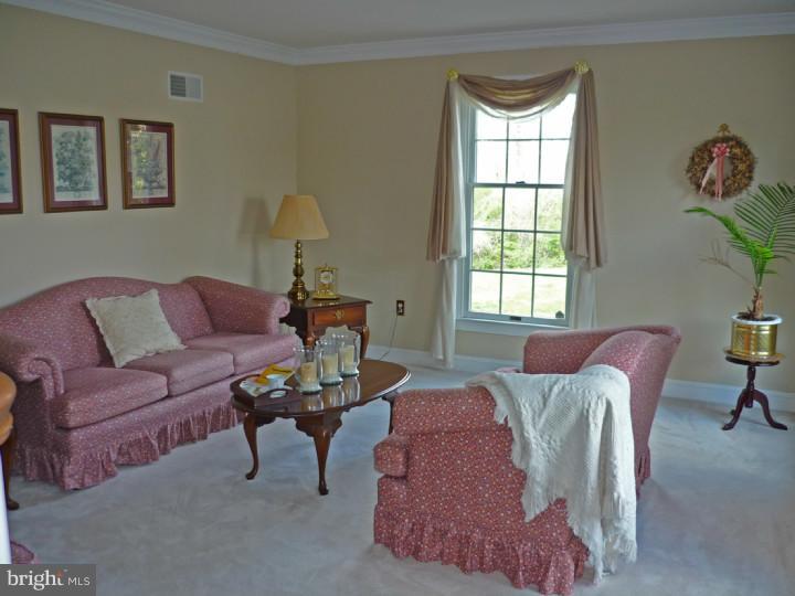 2912 Chisselford Drive Sinking Spring, PA 19608 - Photo 11 of 25 Living Room