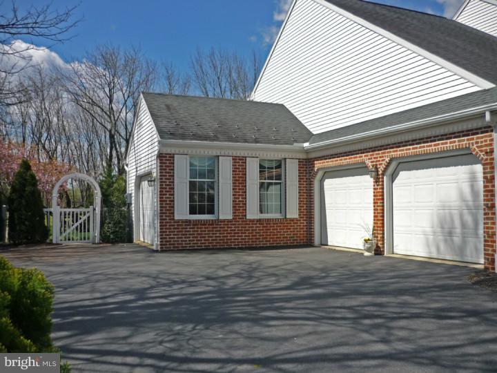 2912 Chisselford Drive Sinking Spring, PA 19608 - Photo 3 of 25 Garage