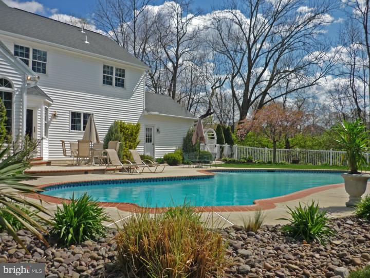 2912 Chisselford Drive Sinking Spring, PA 19608 - Photo 6 of 25 Exterior Back