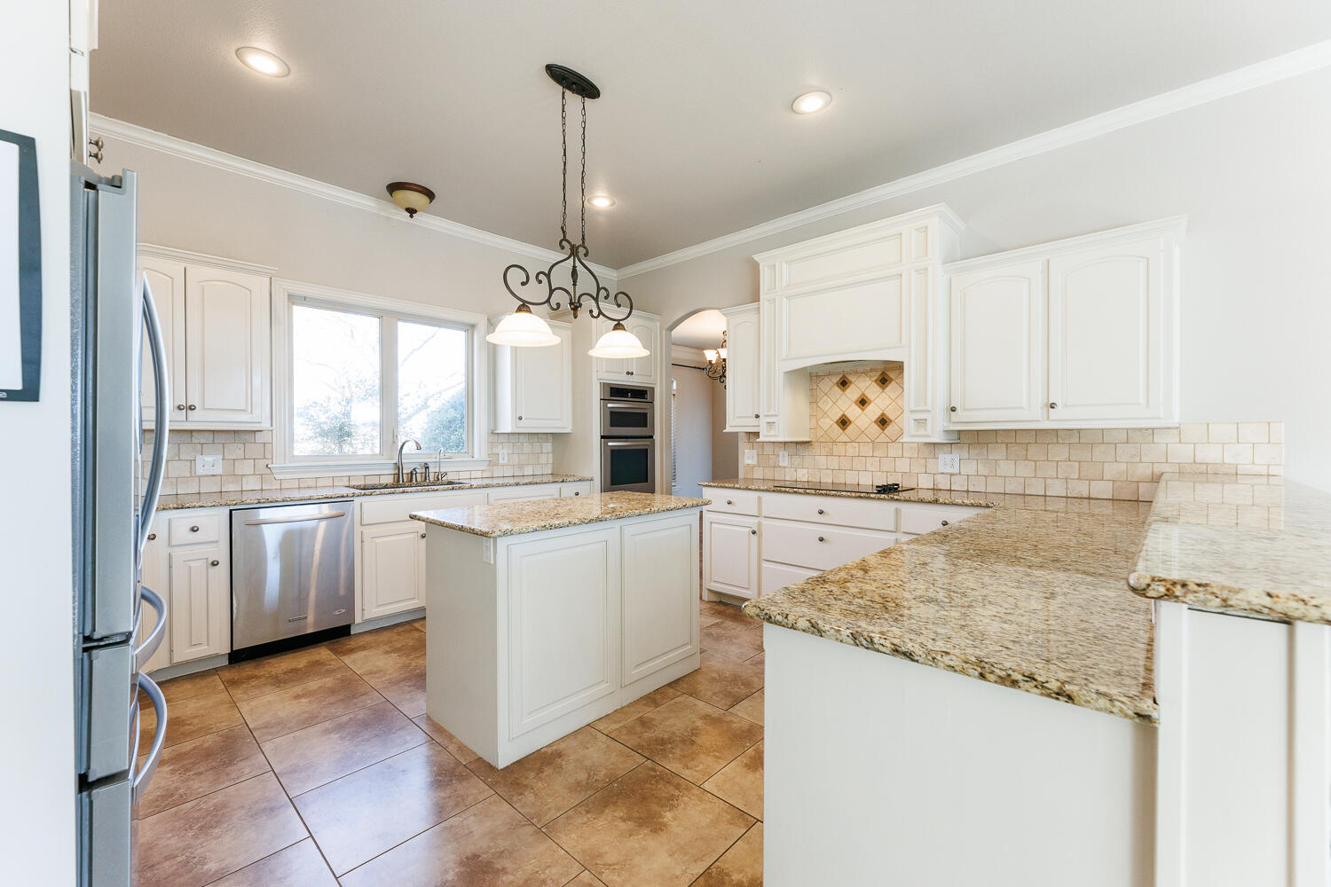 6207 113th Street Lubbock, TX 79424 - Photo 17 of 73 Well-Appointed Kitchen