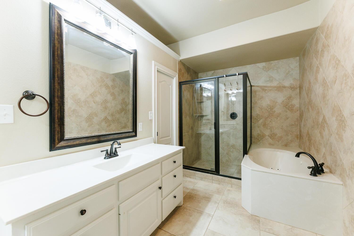 6207 113th Street Lubbock, TX 79424 - Photo 30 of 73 Separate Tub