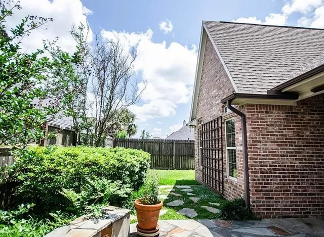 a view of a patio with plants and trees