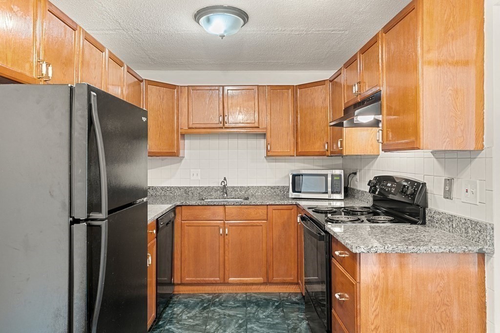124 Addison Street, Unit 14 Chelsea, MA 02150 - Photo 19 of 33 Gallery Image 19