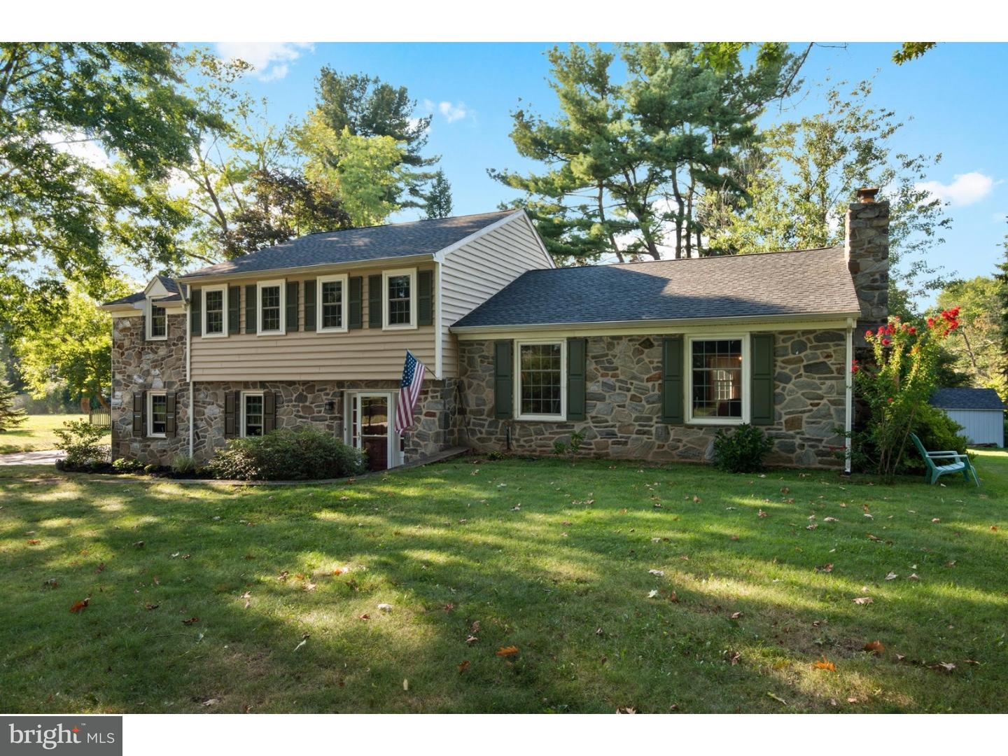 589 Walker Road Wayne, PA 19087 - Photo 2 of 25