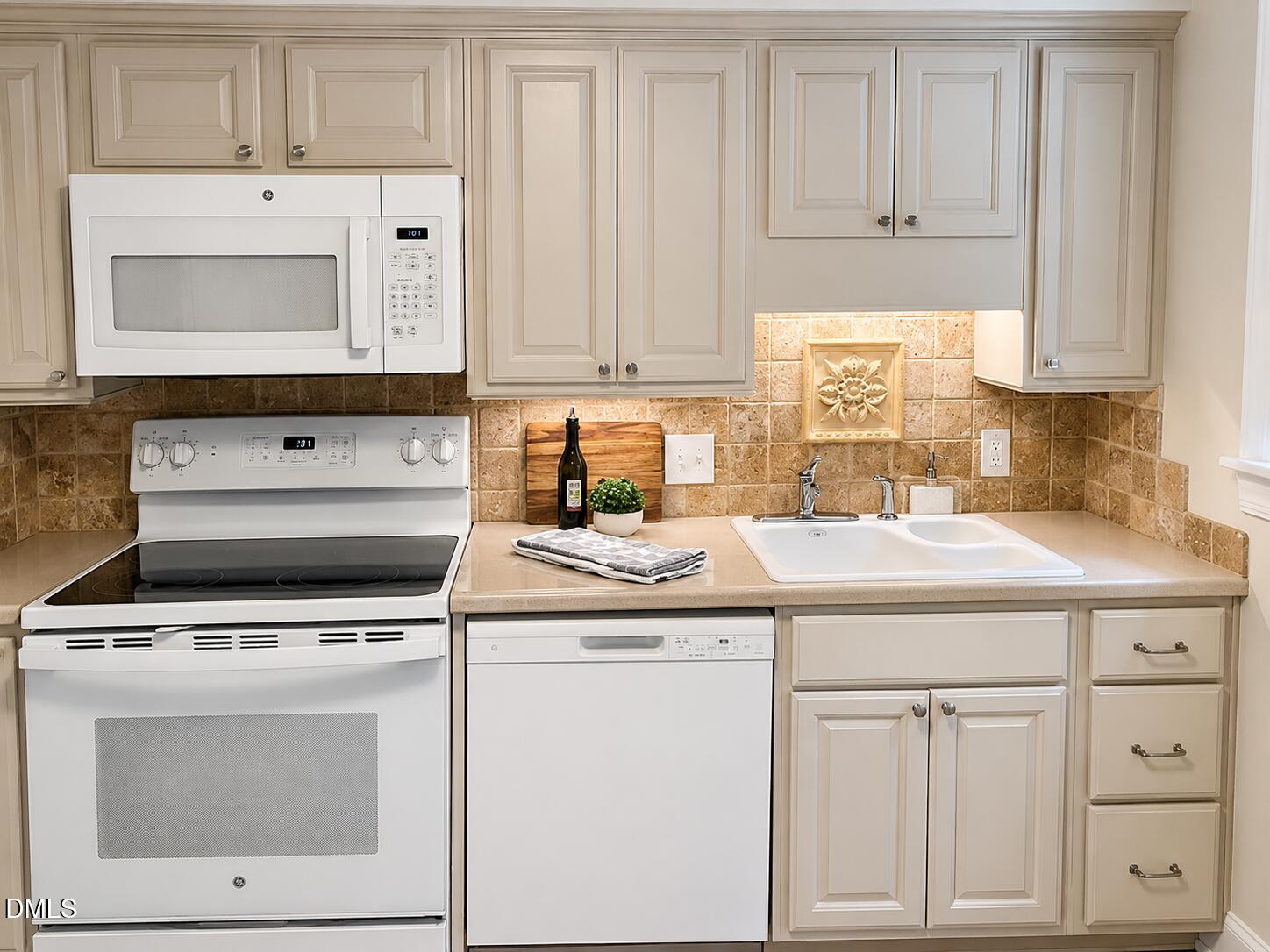 933 St Marys Street Raleigh, NC 27605 - Photo 2 of 40