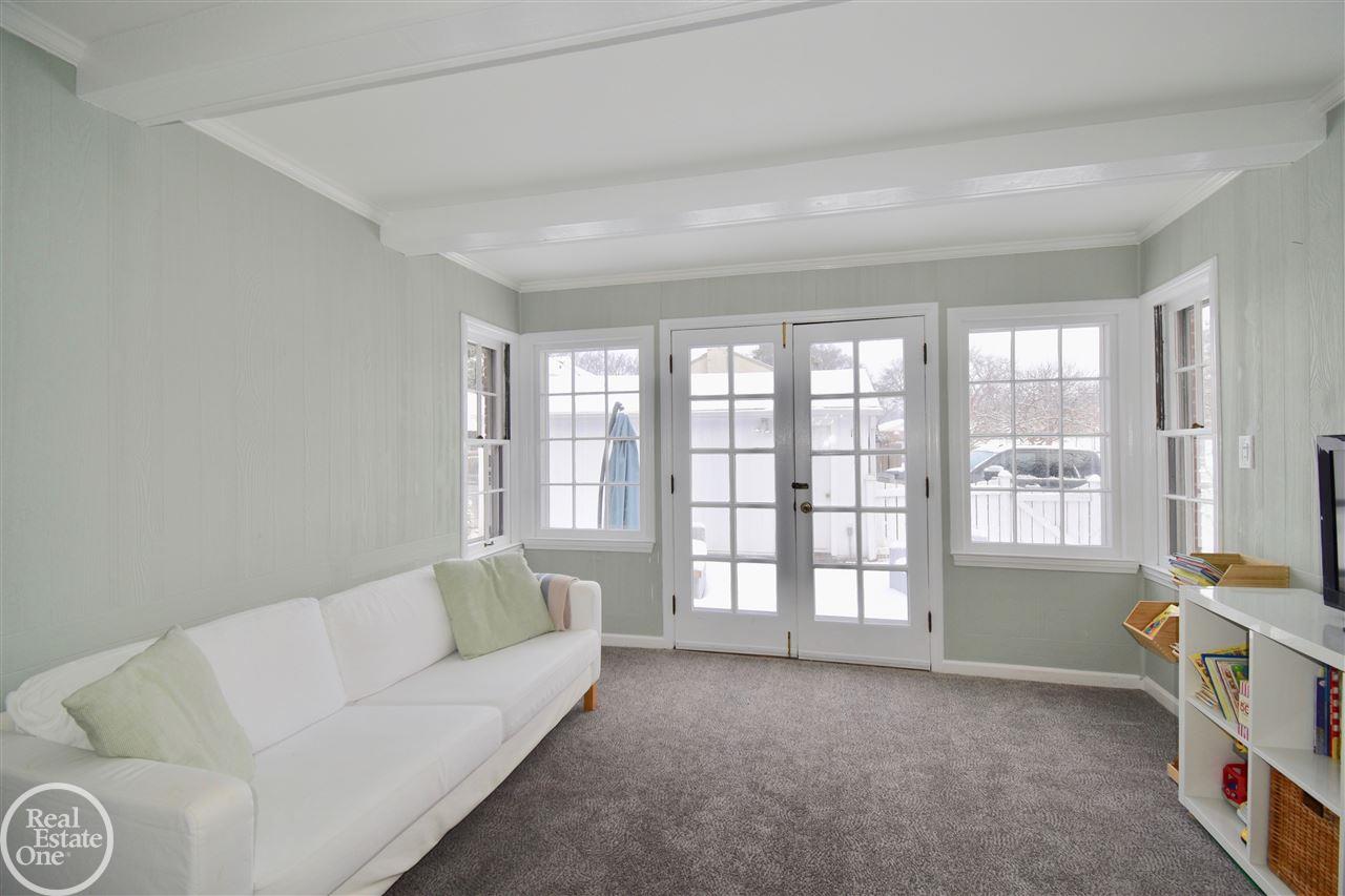 404 Lothrop Road Grosse Pointe Farms, MI 48236 - Photo 8 of 33