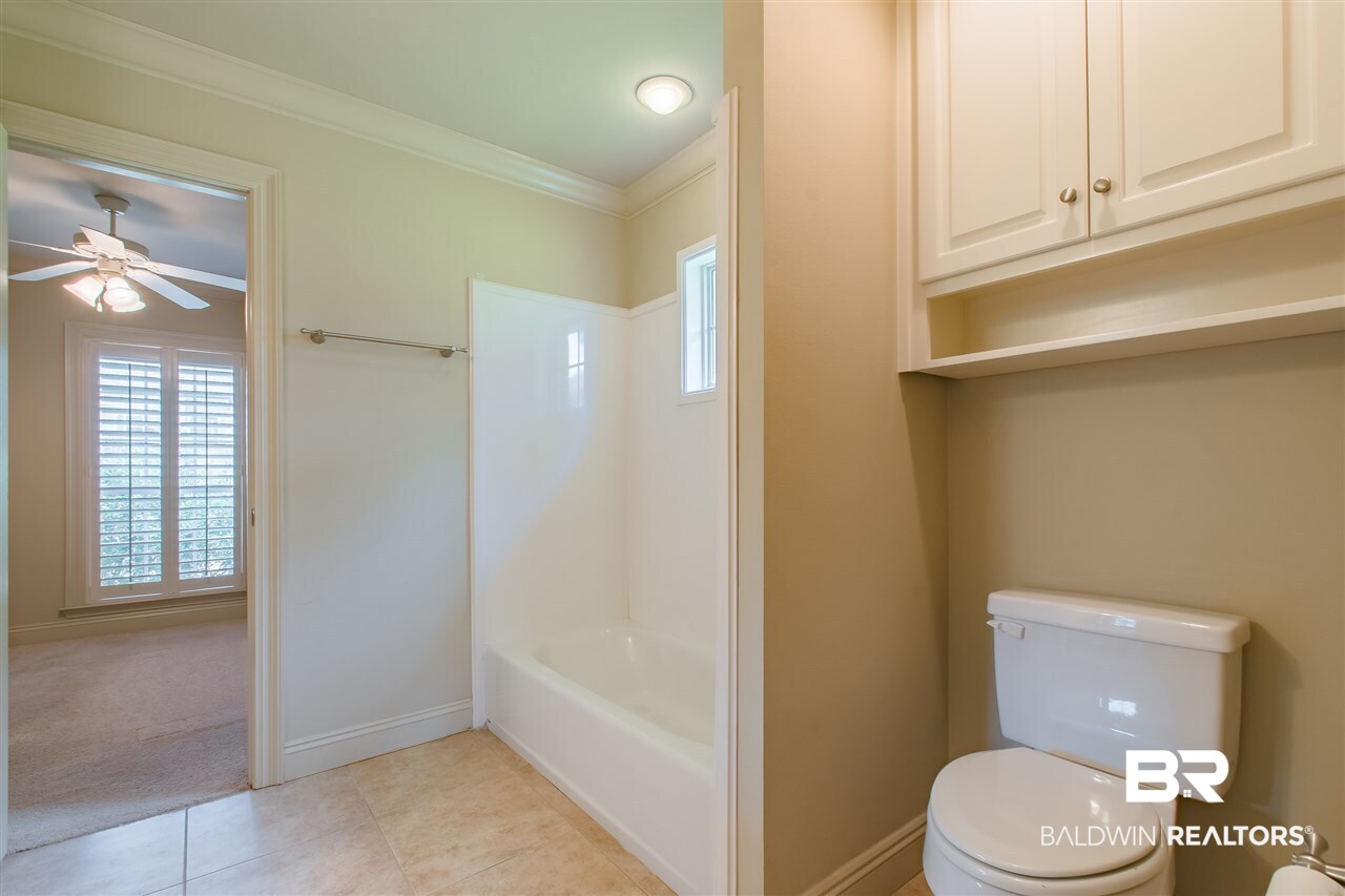 338 Pecan Ridge Boulevard Fairhope, AL 36532 - Photo 24 of 43 Guest Bathroom