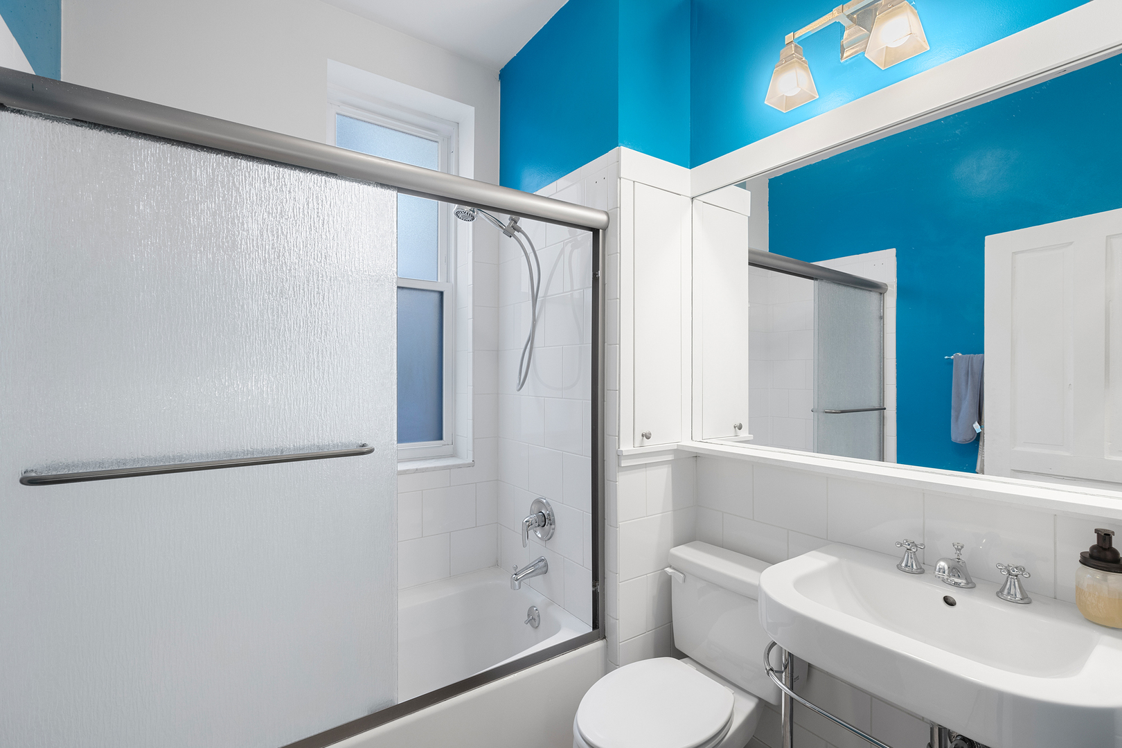 929 West Fletcher Street Chicago, IL 60657 - Photo 20 of 53 a bathroom with a sink toilet and shower