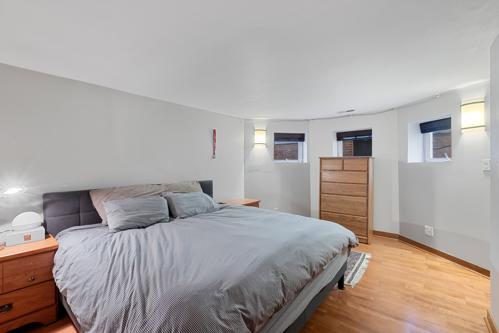 929 West Fletcher Street Chicago, IL 60657 - Photo 24 of 53 a bedroom with a large bed and a closet