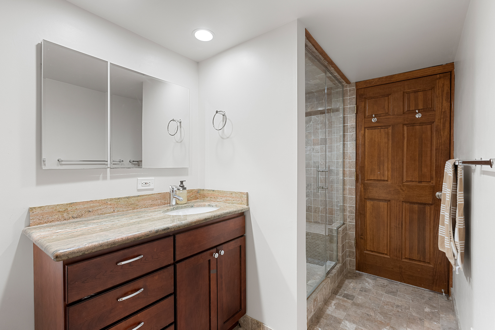 929 West Fletcher Street Chicago, IL 60657 - Photo 25 of 53 a bathroom with a sink and a mirror
