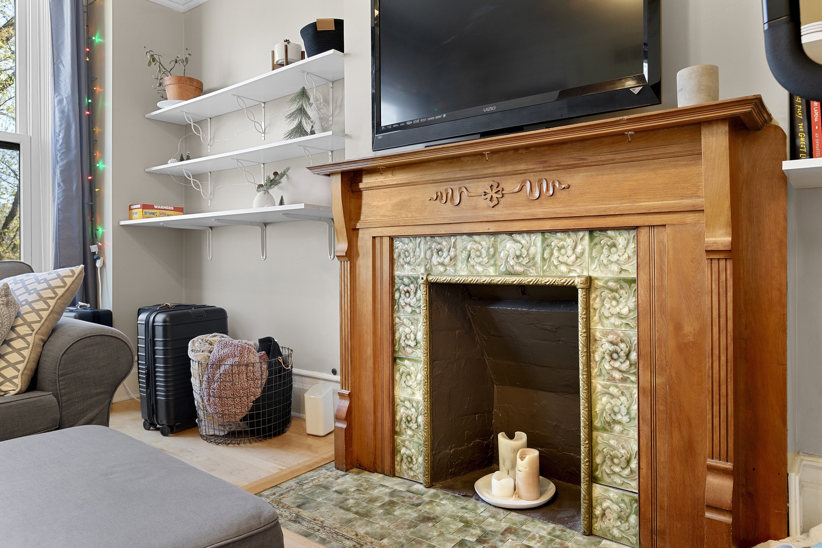 929 West Fletcher Street Chicago, IL 60657 - Photo 41 of 53 a living room with furniture and a fireplace