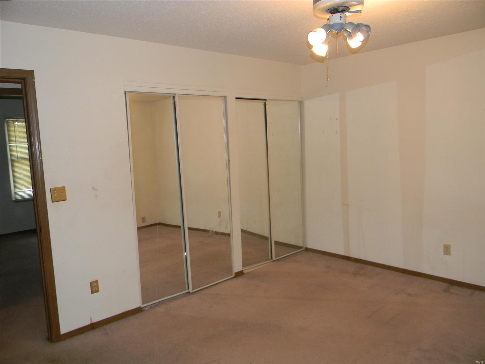 208 Universal Drive St. Peters, MO 63376 - Photo 11 of 27