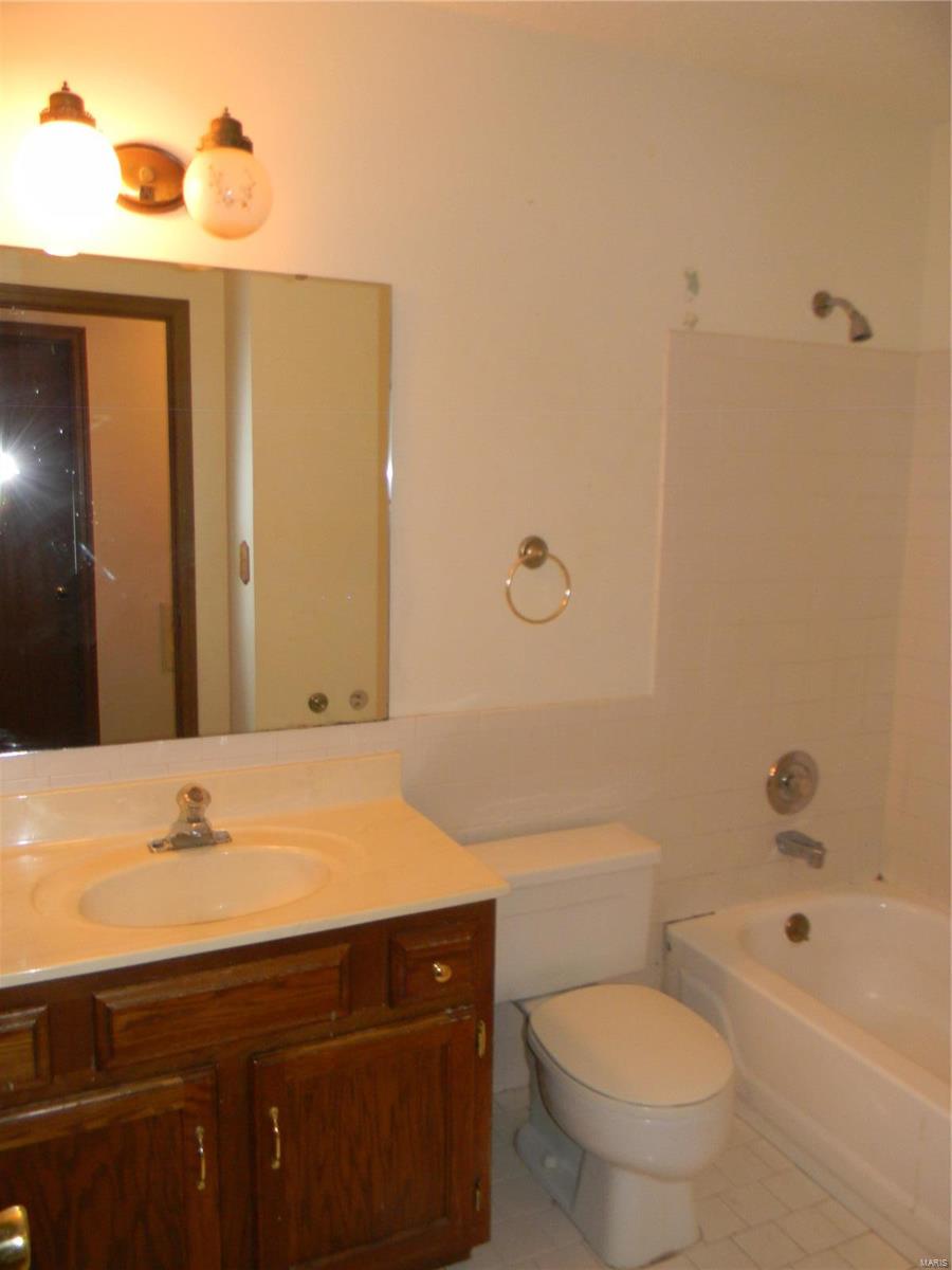 208 Universal Drive St. Peters, MO 63376 - Photo 17 of 27