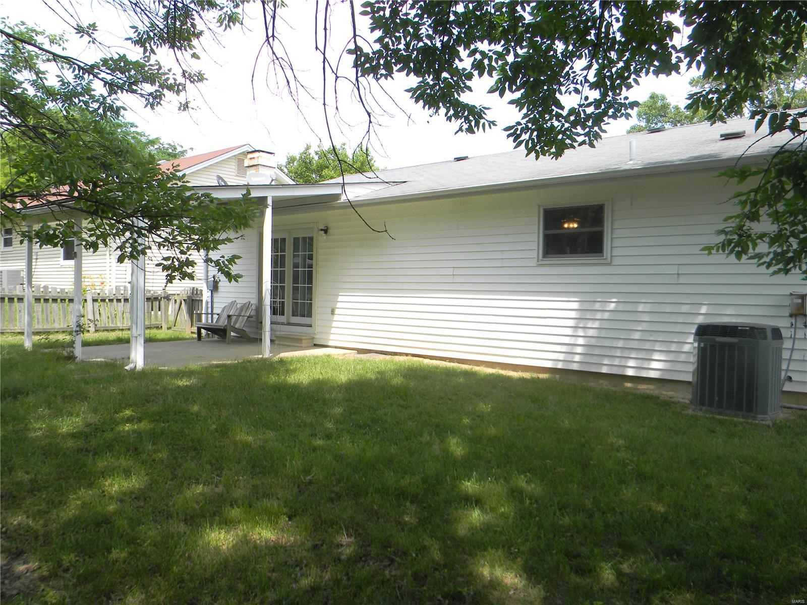 208 Universal Drive St. Peters, MO 63376 - Photo 25 of 27