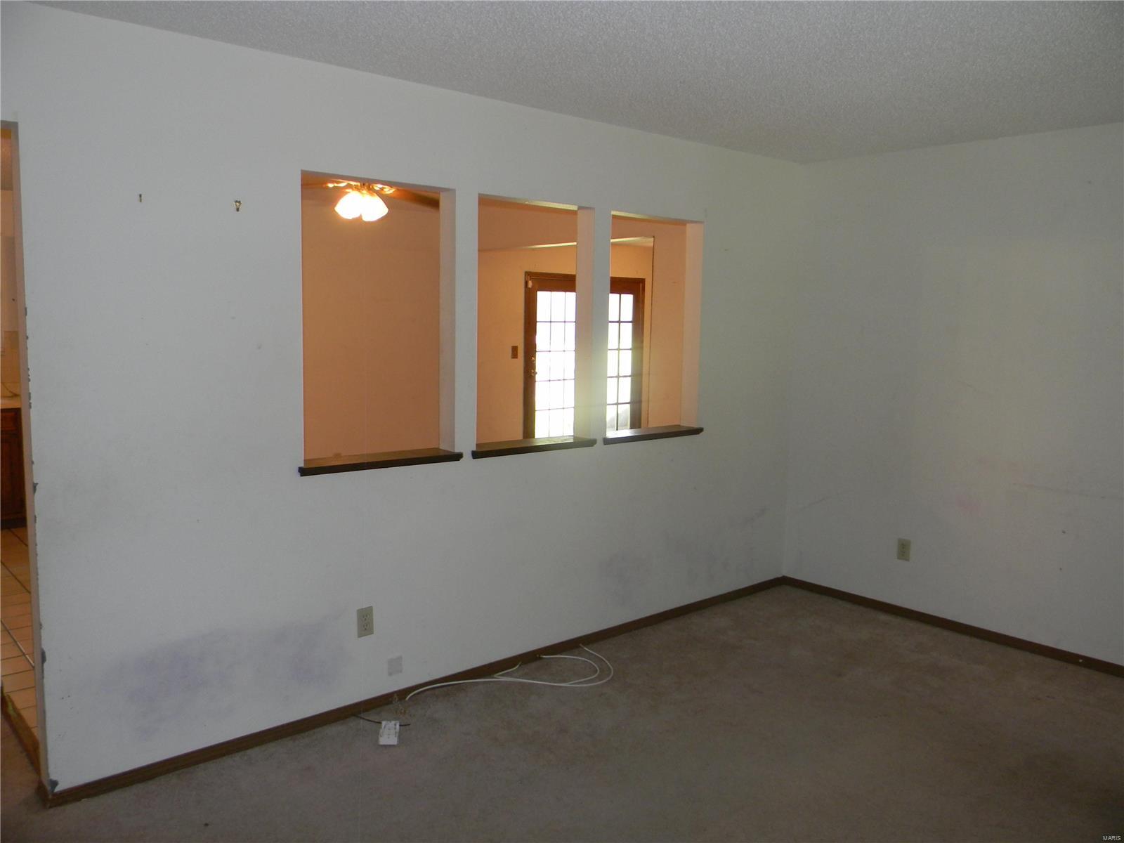 208 Universal Drive St. Peters, MO 63376 - Photo 9 of 27