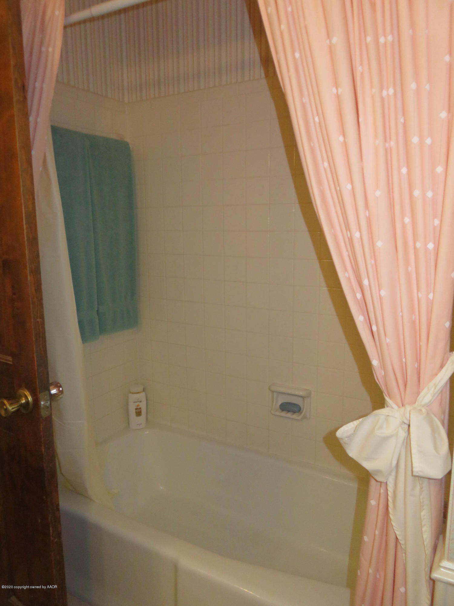 3701 Rutson Drive Amarillo, TX 79109 - Photo 43 of 44 Hall Bath Tub
