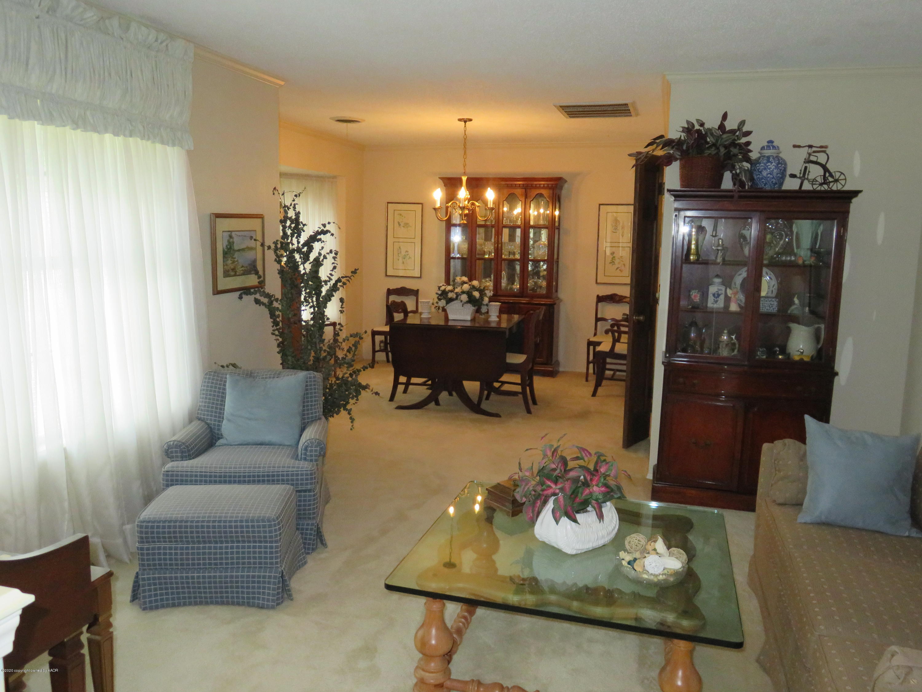 3701 Rutson Drive Amarillo, TX 79109 - Photo 7 of 44 Front Sitting Area