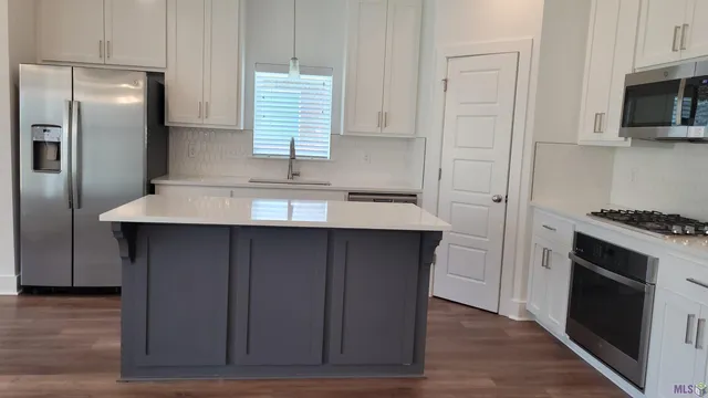 $2,400 | 9581 South Creek Drive, Denham Springs, LA 70726