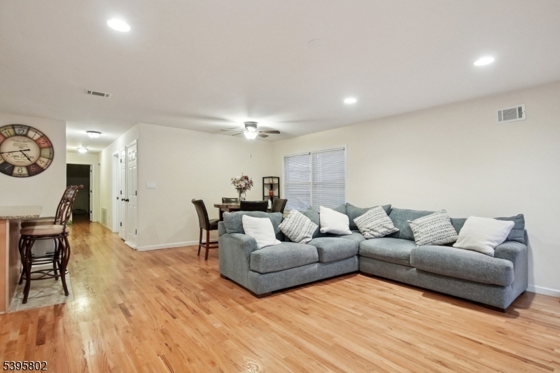 433 Linden Avenue Elizabeth, NJ 07202 - Photo 3 of 26