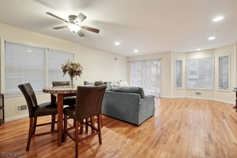 433 Linden Avenue Elizabeth, NJ 07202 - Photo 4 of 26