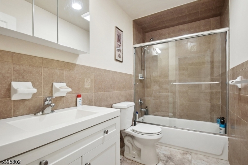 433 Linden Avenue Elizabeth, NJ 07202 - Photo 8 of 26