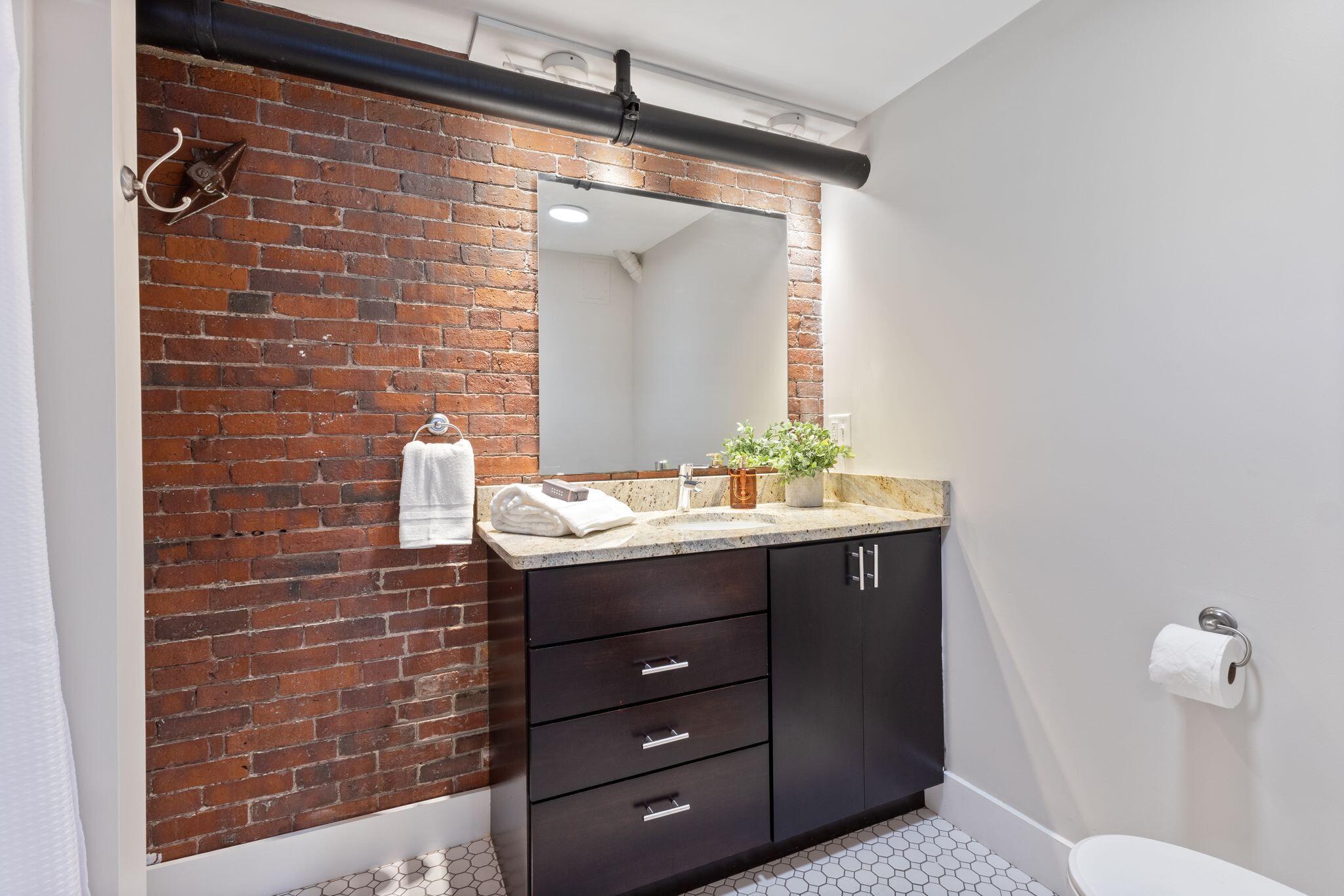 2 Main Street, Unit 35109 Biddeford, ME 04005 - Photo 22 of 42 Primary Bathroom