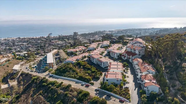a view of a back yard from a balcony