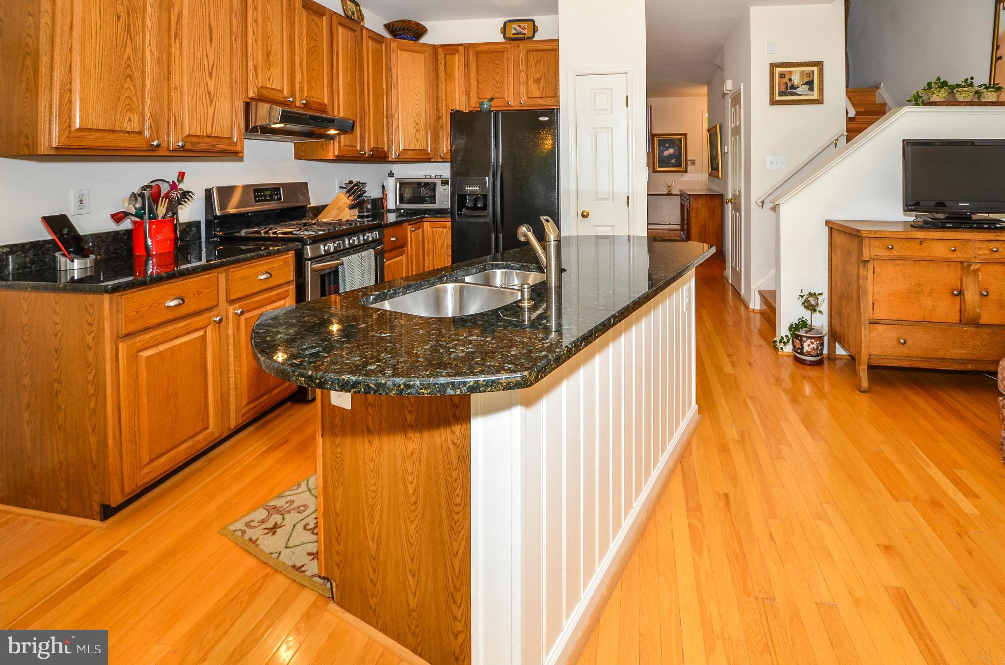 11457 Heritage Commons Way Reston, VA 20194 - Photo 7 of 30 Kitchen
