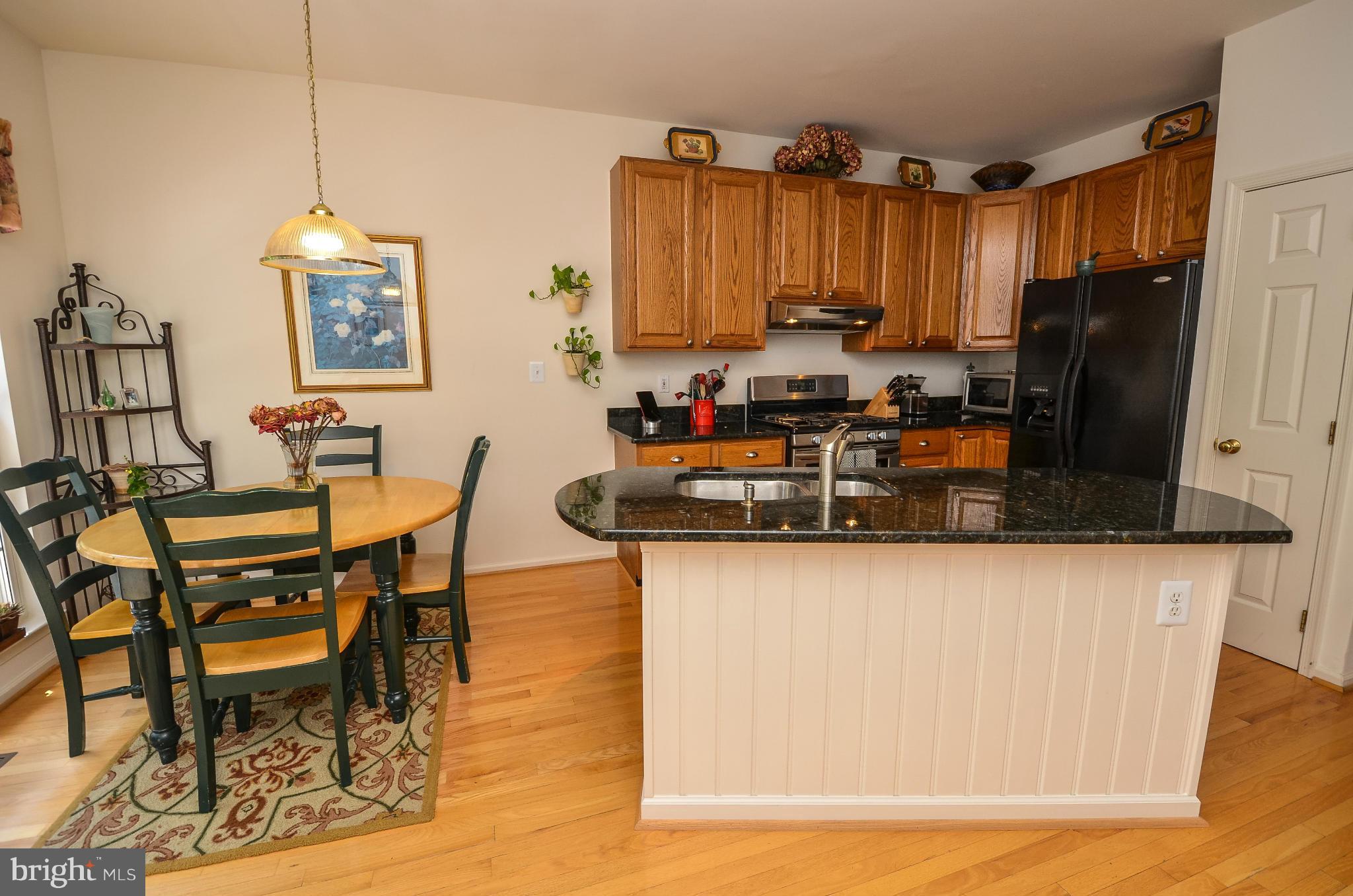 11457 Heritage Commons Way Reston, VA 20194 - Photo 8 of 30 Kitchen