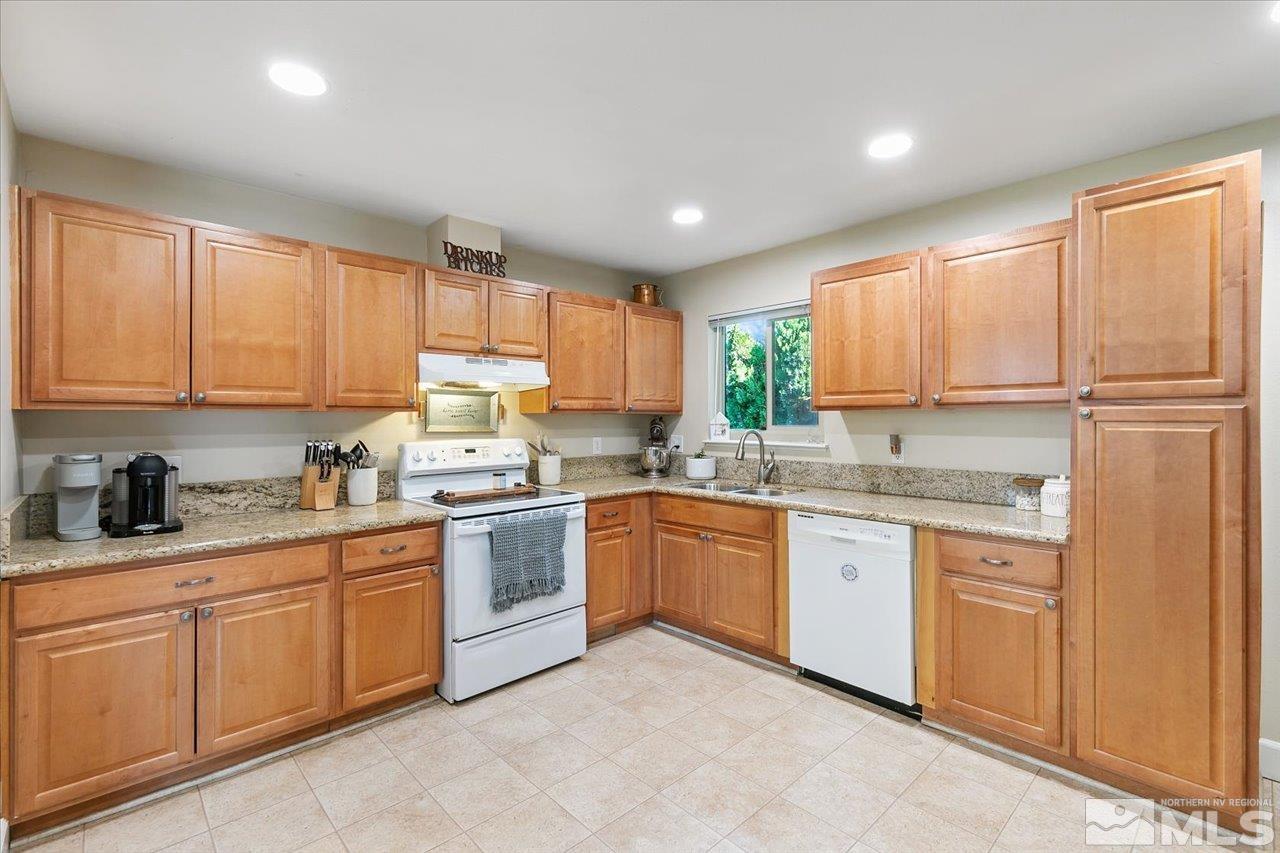 1375 Rayburn Drive Reno, NV 89503 - Photo 10 of 33 Photo 10