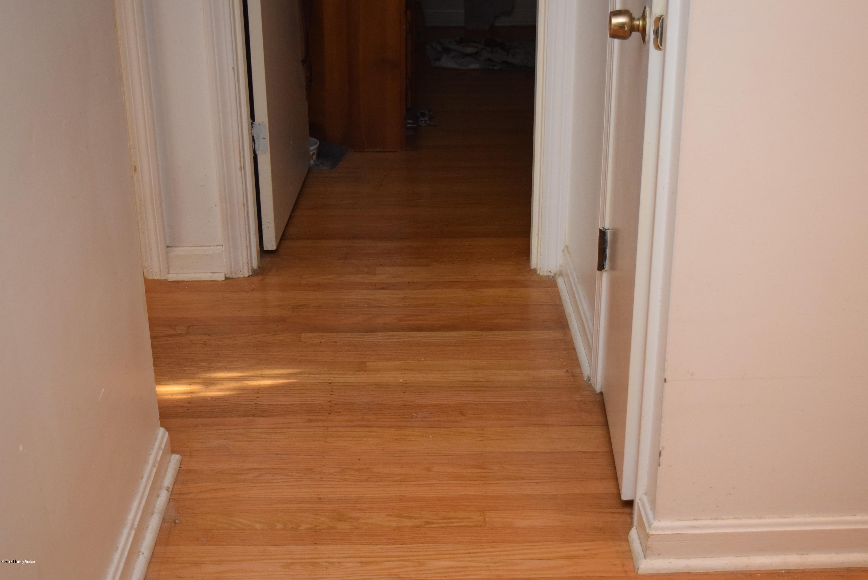 2905 Sheldon Road Louisville, KY 40218 - Photo 15 of 26 DSC_0089