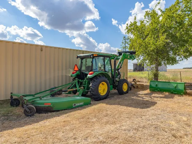 a view of a house with backyard porch and garden