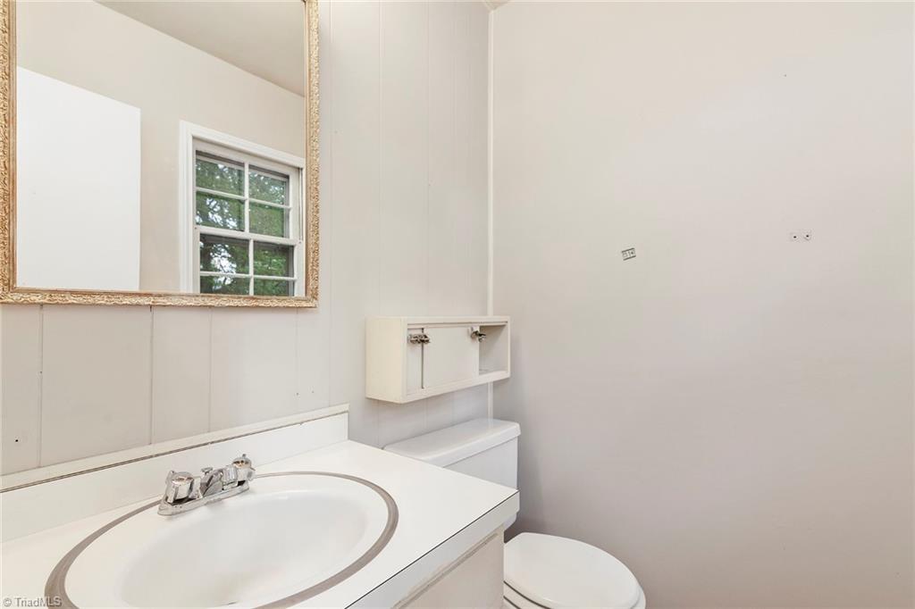 2800 Applegate Road Greensboro, NC 27455 - Photo 15 of 25 Primary bedroom half bath