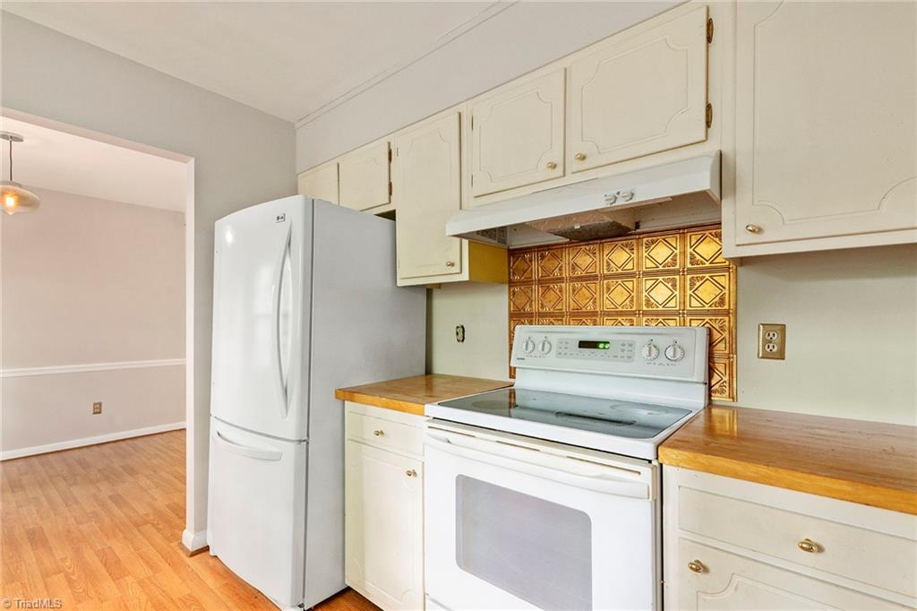2800 Applegate Road Greensboro, NC 27455 - Photo 5 of 25 Kitchen