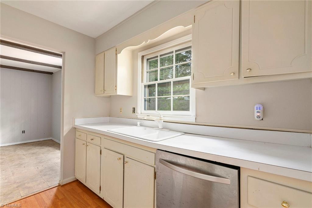 2800 Applegate Road Greensboro, NC 27455 - Photo 6 of 25 Kitchen