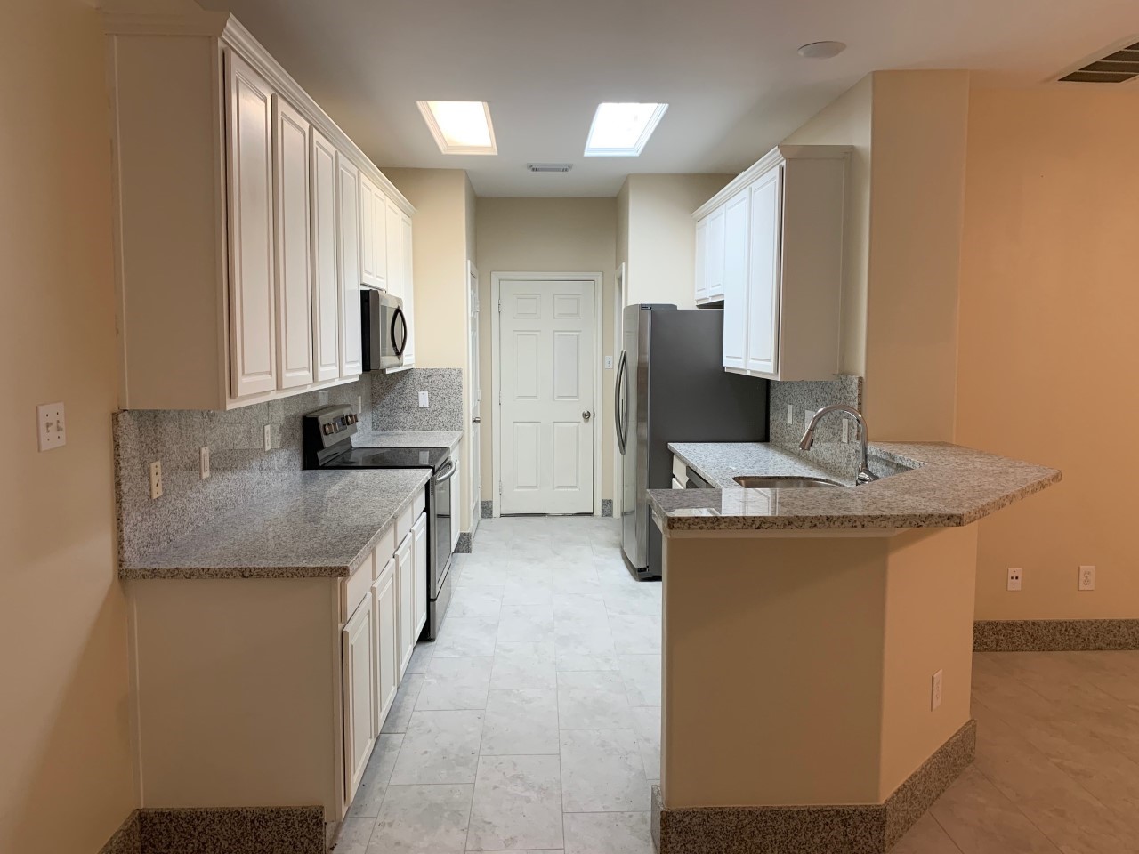 42 Blue Creek Place Spring, TX 77382 - Photo 3 of 18 a kitchen with stainless steel appliances granite countertop a sink stove and refrigerator