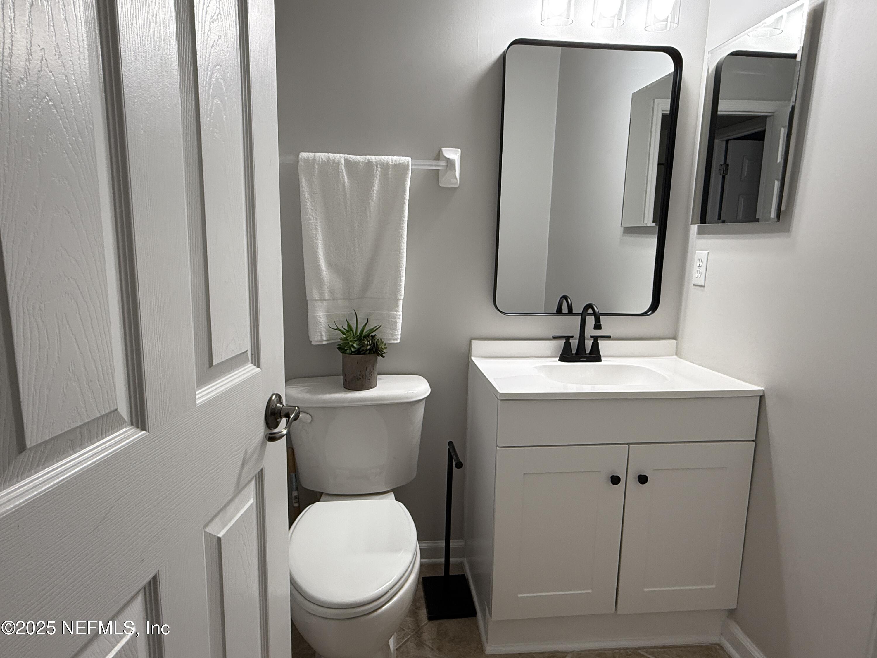 1010 Garrison Drive St. Augustine, FL 32092 - Photo 32 of 40 Upstairs Hall Bath