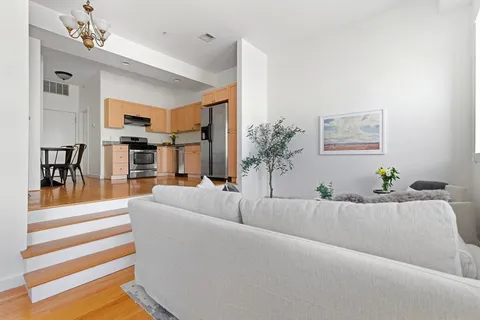 $475,000 | 156 Chelsea Street, Unit 201, Boston, MA 02128