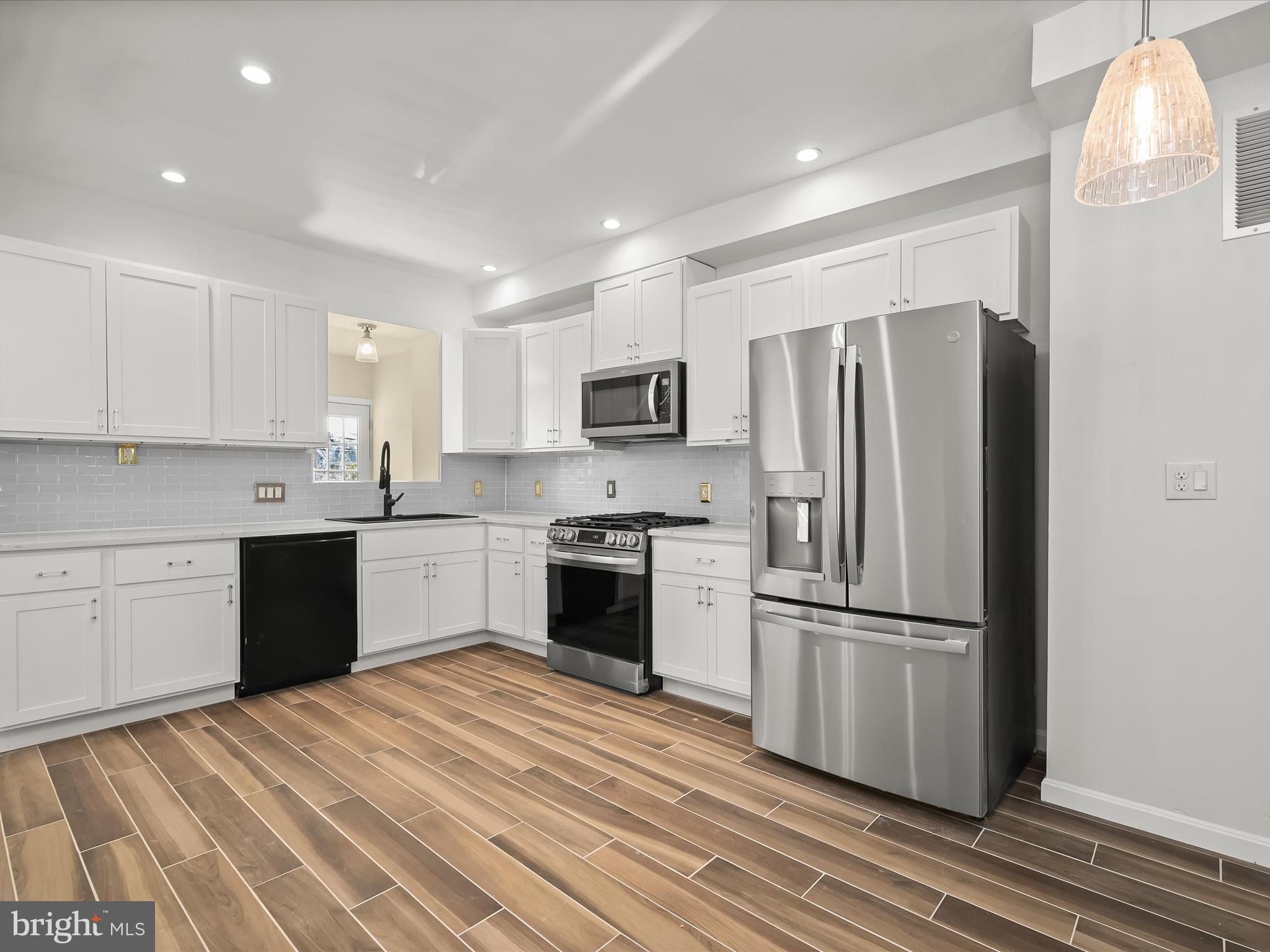 703 North Woodington Road Baltimore, MD 21229 - Photo 3 of 29 woodington019