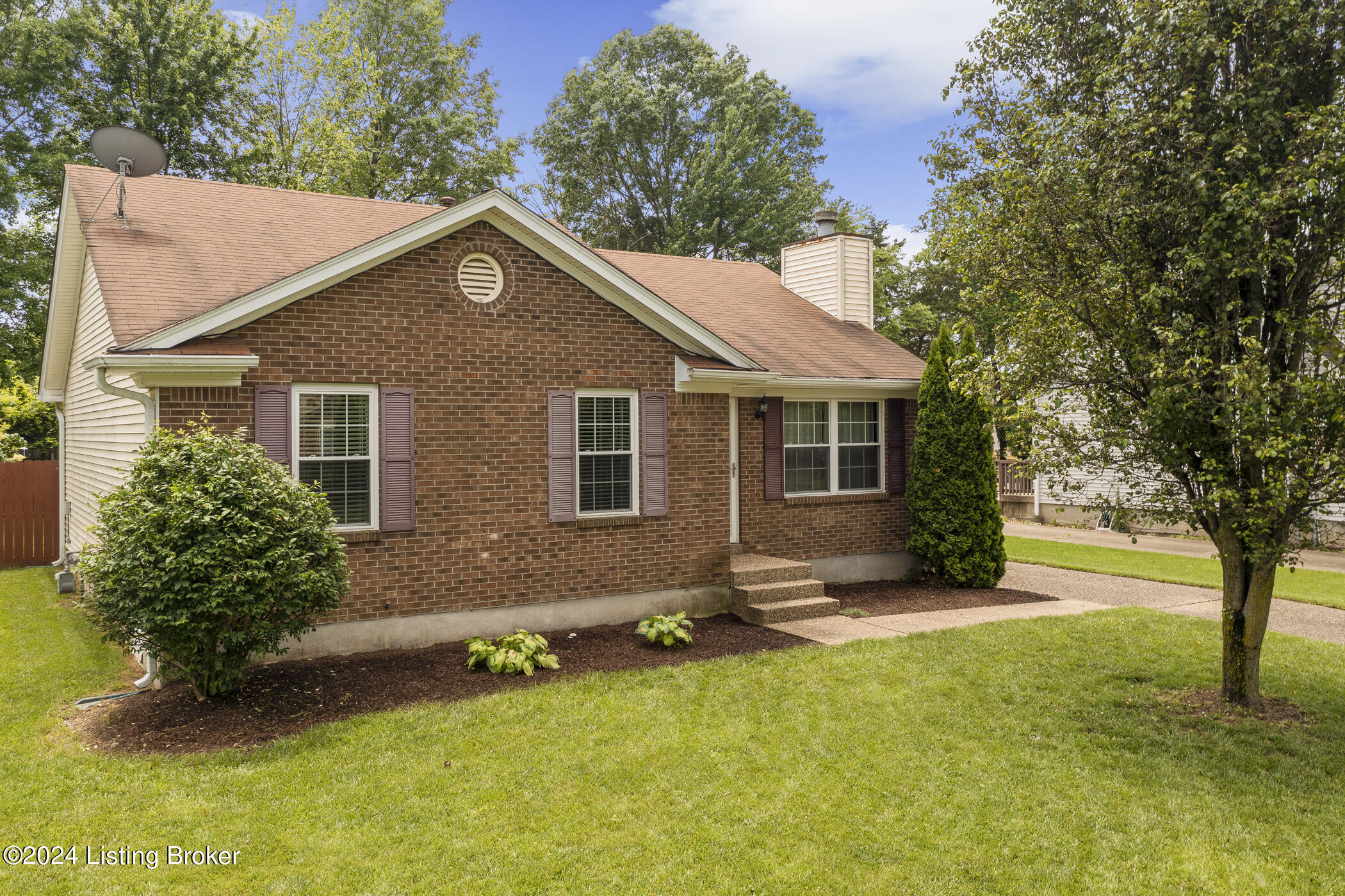 8318 Silver Fox Road Louisville, KY 40291 - Photo 5 of 35 Front exterior