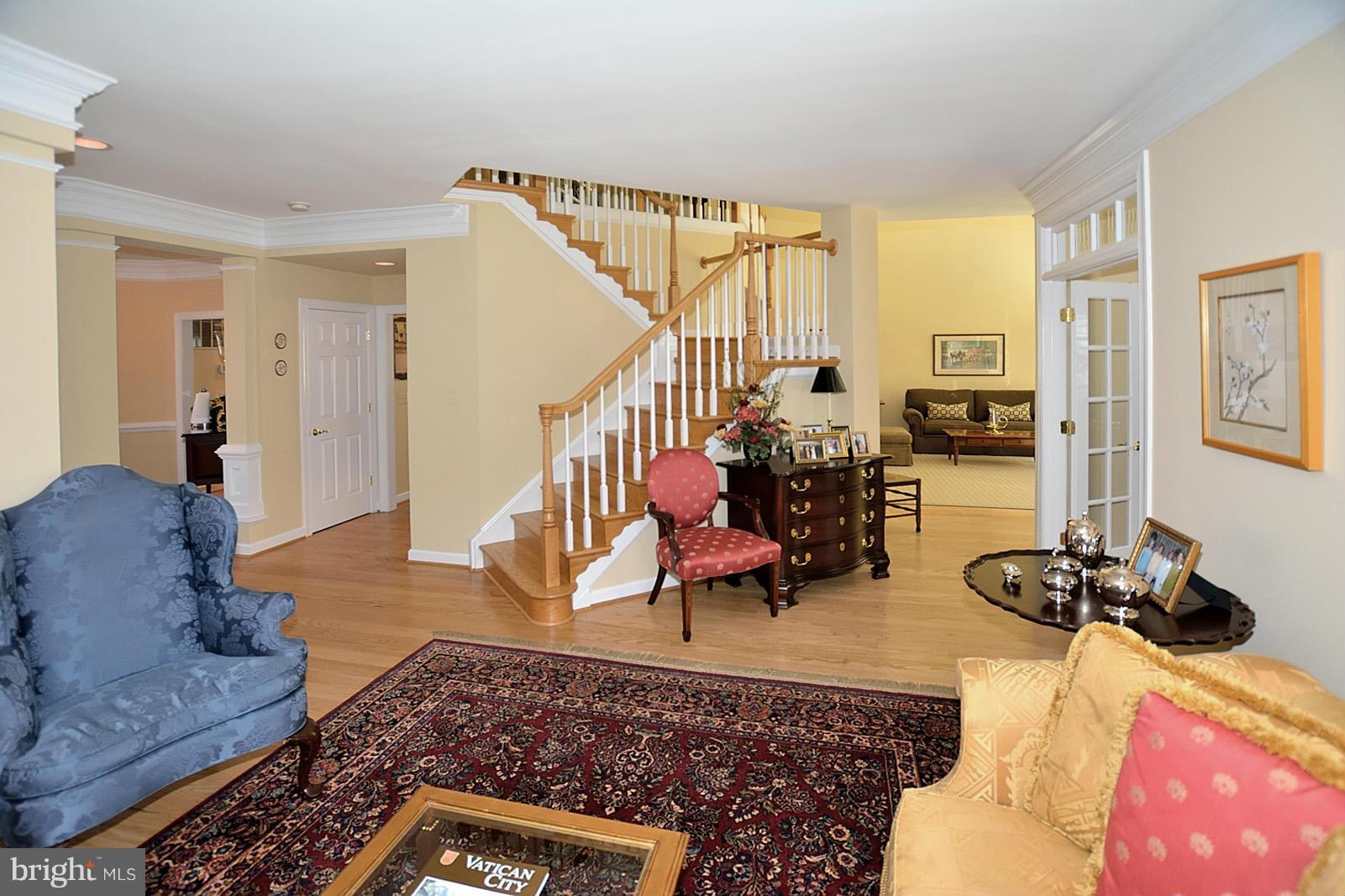 10087 Daniels Run Way Fairfax, VA 22030 - Photo 4 of 30 Living Room