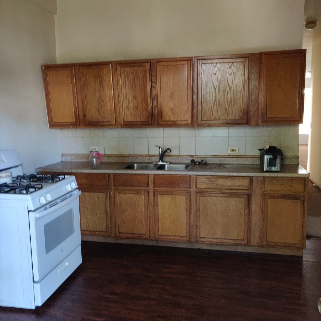 722 West 60th Street Chicago, IL 60621 - Photo 2 of 8