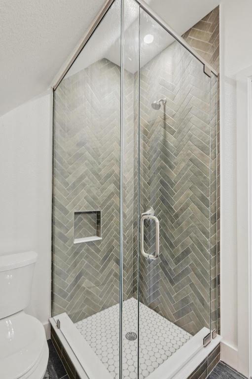 333 Stallion Lane Dripping Springs, TX 78620 - Photo 26 of 40 a bathroom with a shower and toilet