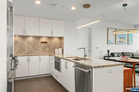 $1,299,000 | 320 Adolphus Avenue, Unit 319, Cliffside Park, NJ 07010