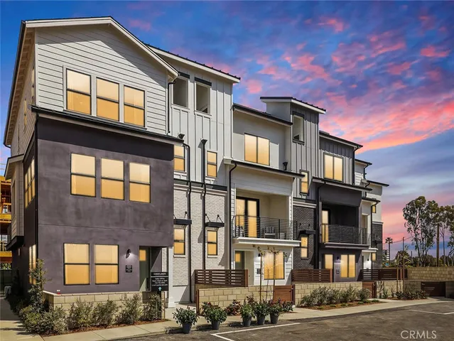 $1,095,000 | 19071 Main Street, Unit 105, Huntington Beach, CA 92648