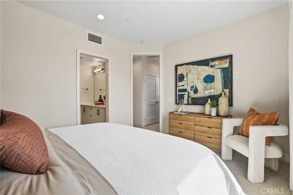 $1,095,000 | 19071 Main Street, Unit 105, Huntington Beach, CA 92648