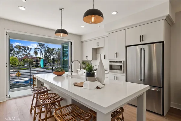 $1,095,000 | 19071 Main Street, Unit 105, Huntington Beach, CA 92648