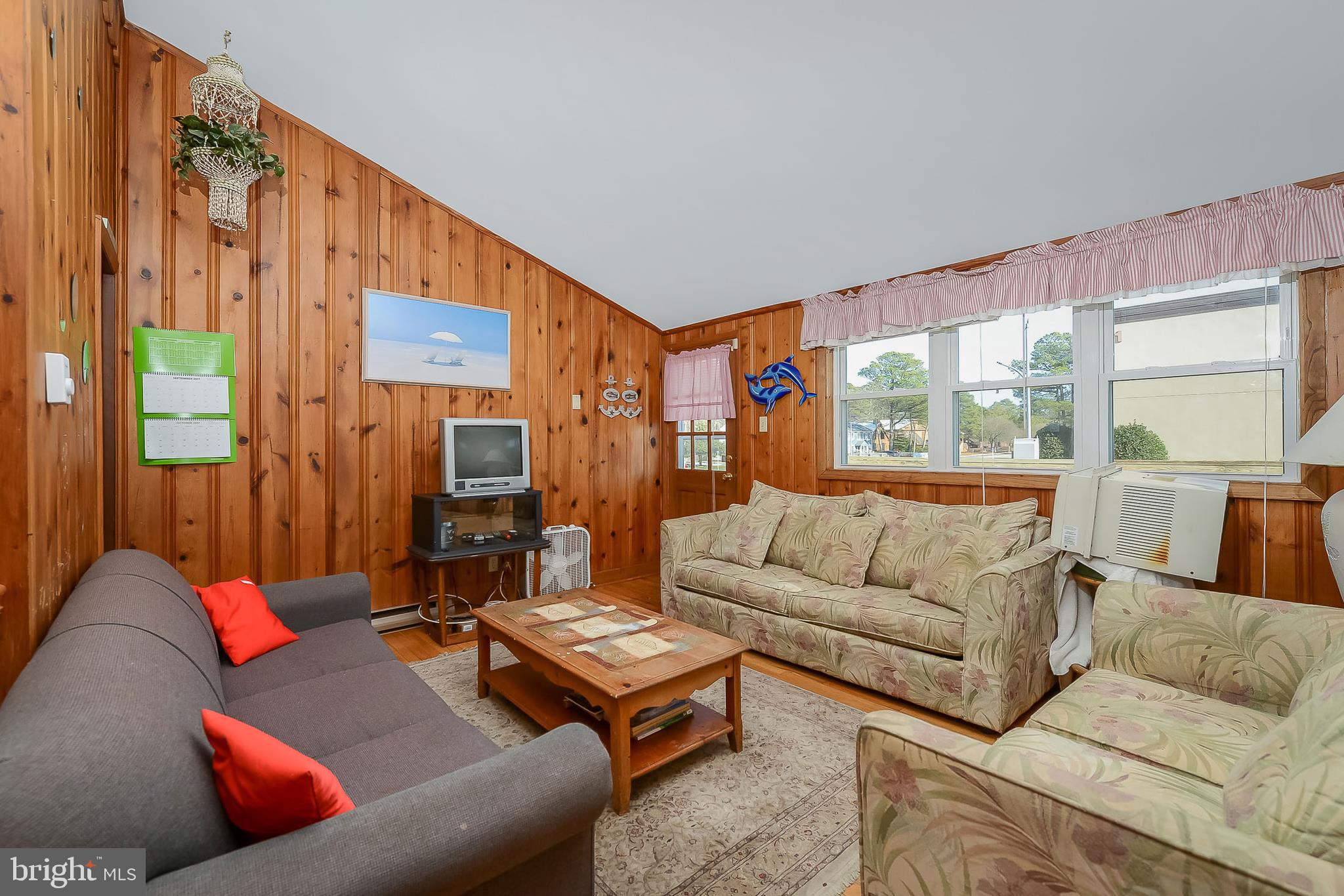 14013 North Ocean Road Ocean City, MD 21842 - Photo 14 of 35 LIVING ROOM: hardwood flooring
