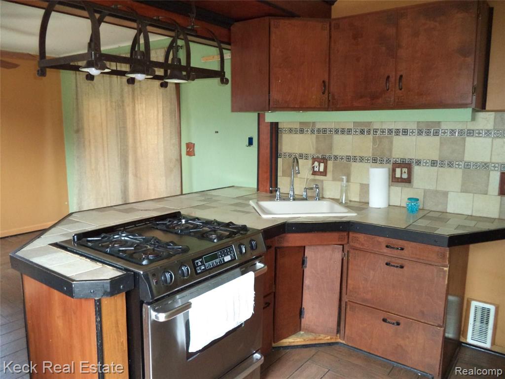 977 Montie Road Lincoln Park, MI 48146 - Photo 5 of 12