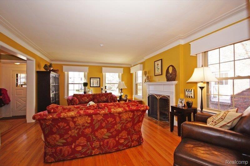 336 Moran Road Grosse Pointe, MI 48236 - Photo 4 of 23 DSC04683.JPG